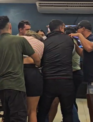 Mulheres brigam dentro de conveniência no bairro Village, em Rio Branco