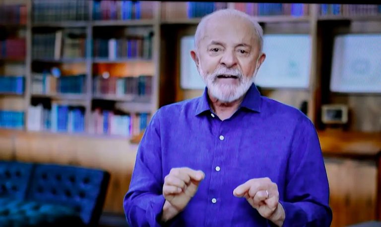 Lula defende debate sobre fim da escala 6×1 e aborda fraude no INSS